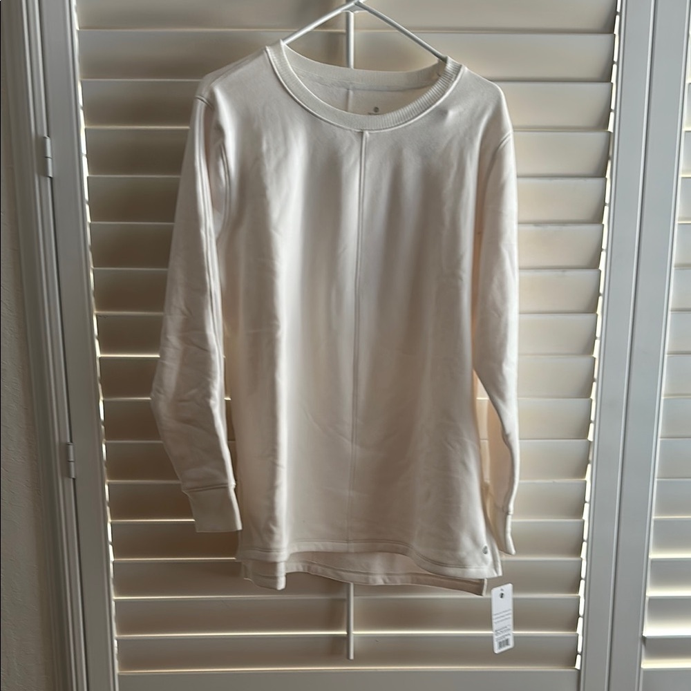 NWT Apana sweatshirt.  Size large.